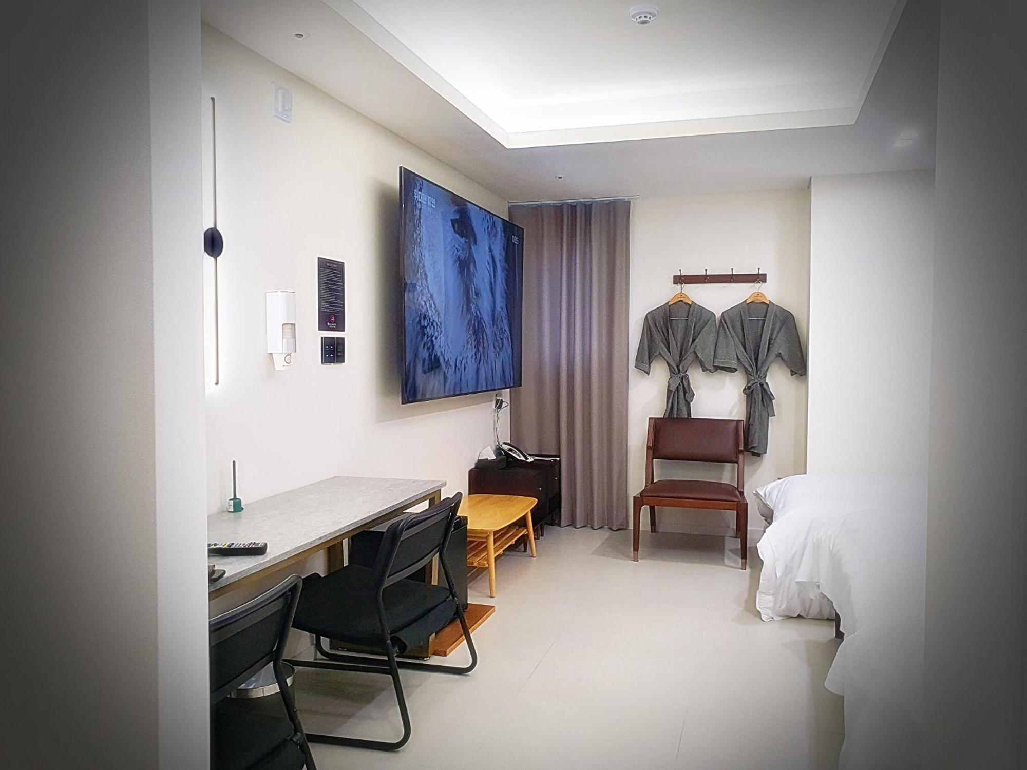 Bluebird Hotel Incheon Buitenkant foto