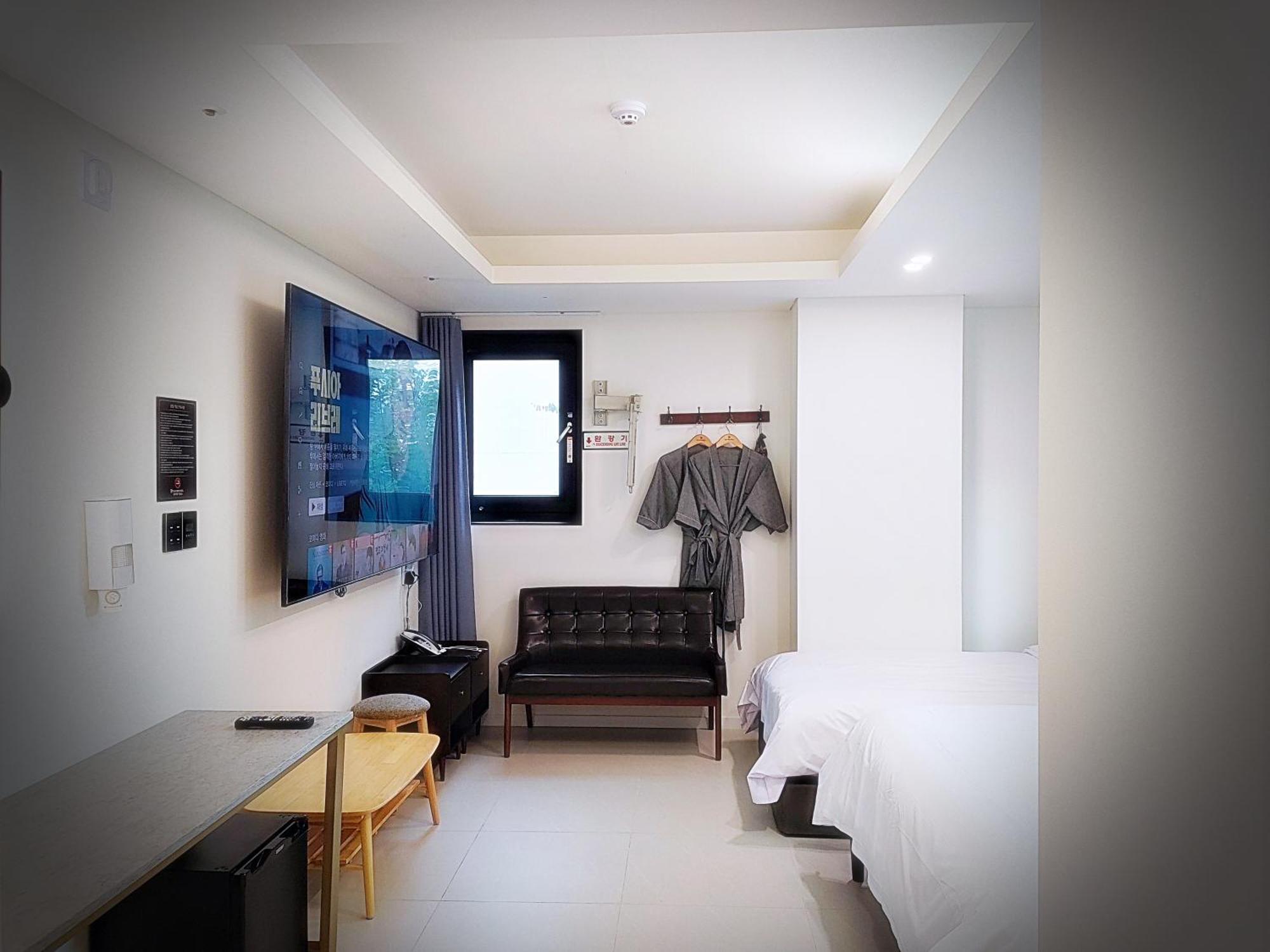 Bluebird Hotel Incheon Buitenkant foto