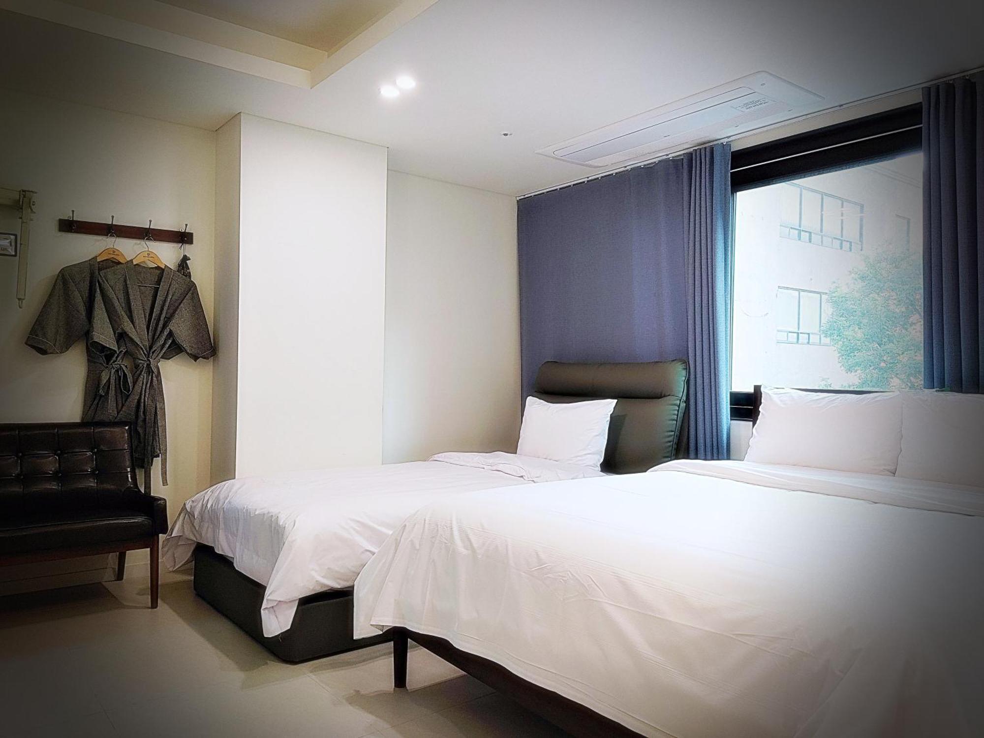 Bluebird Hotel Incheon Buitenkant foto