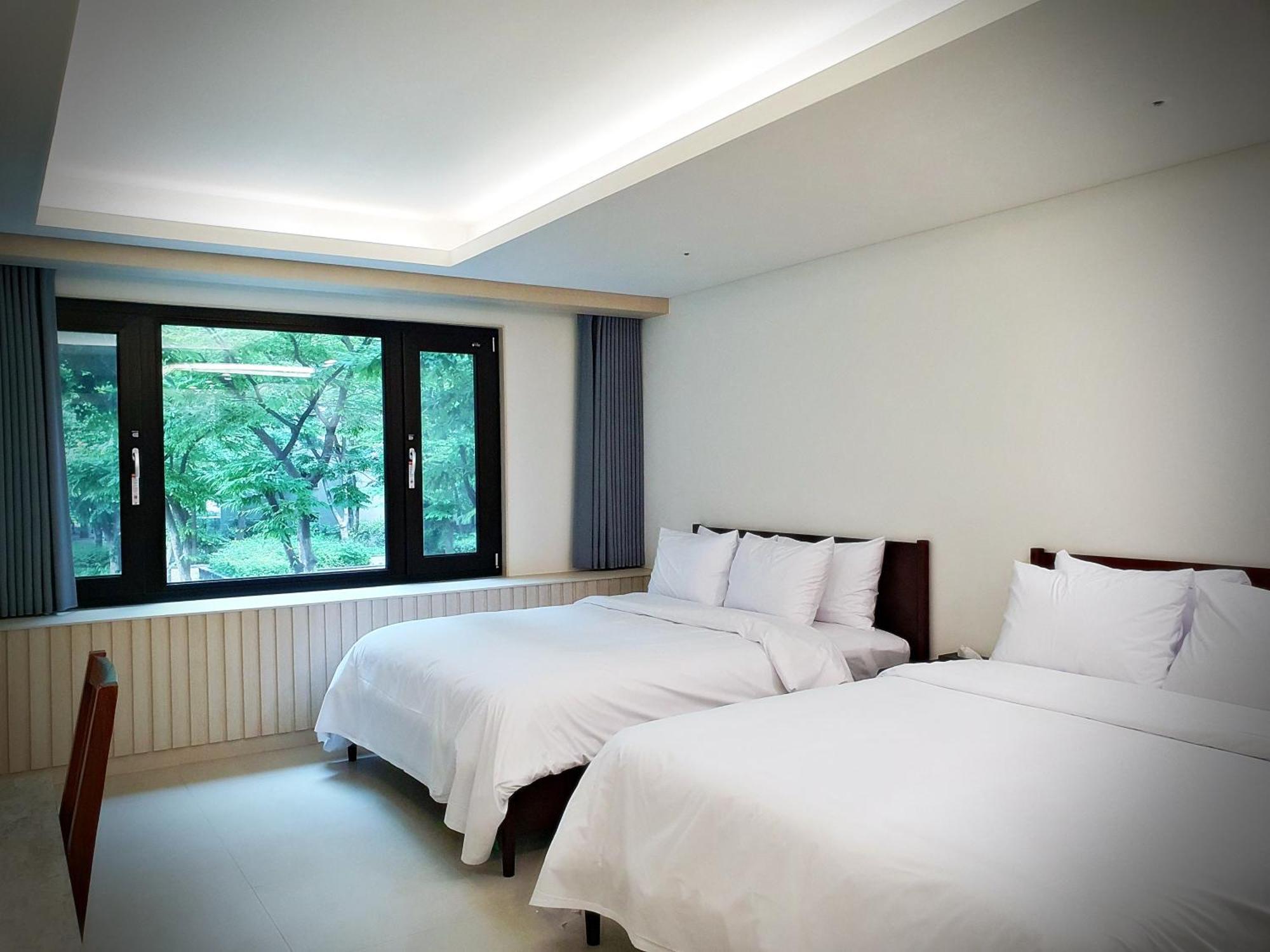 Bluebird Hotel Incheon Buitenkant foto