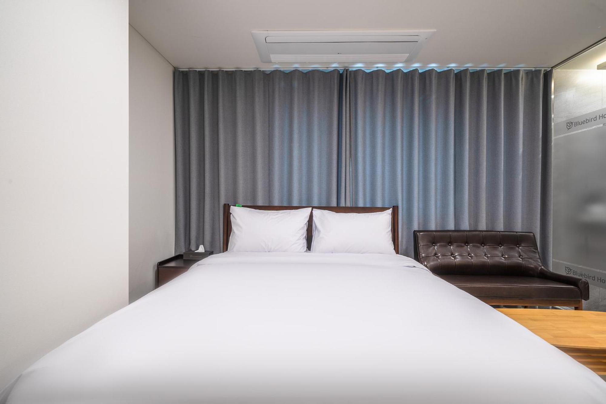 Bluebird Hotel Incheon Buitenkant foto