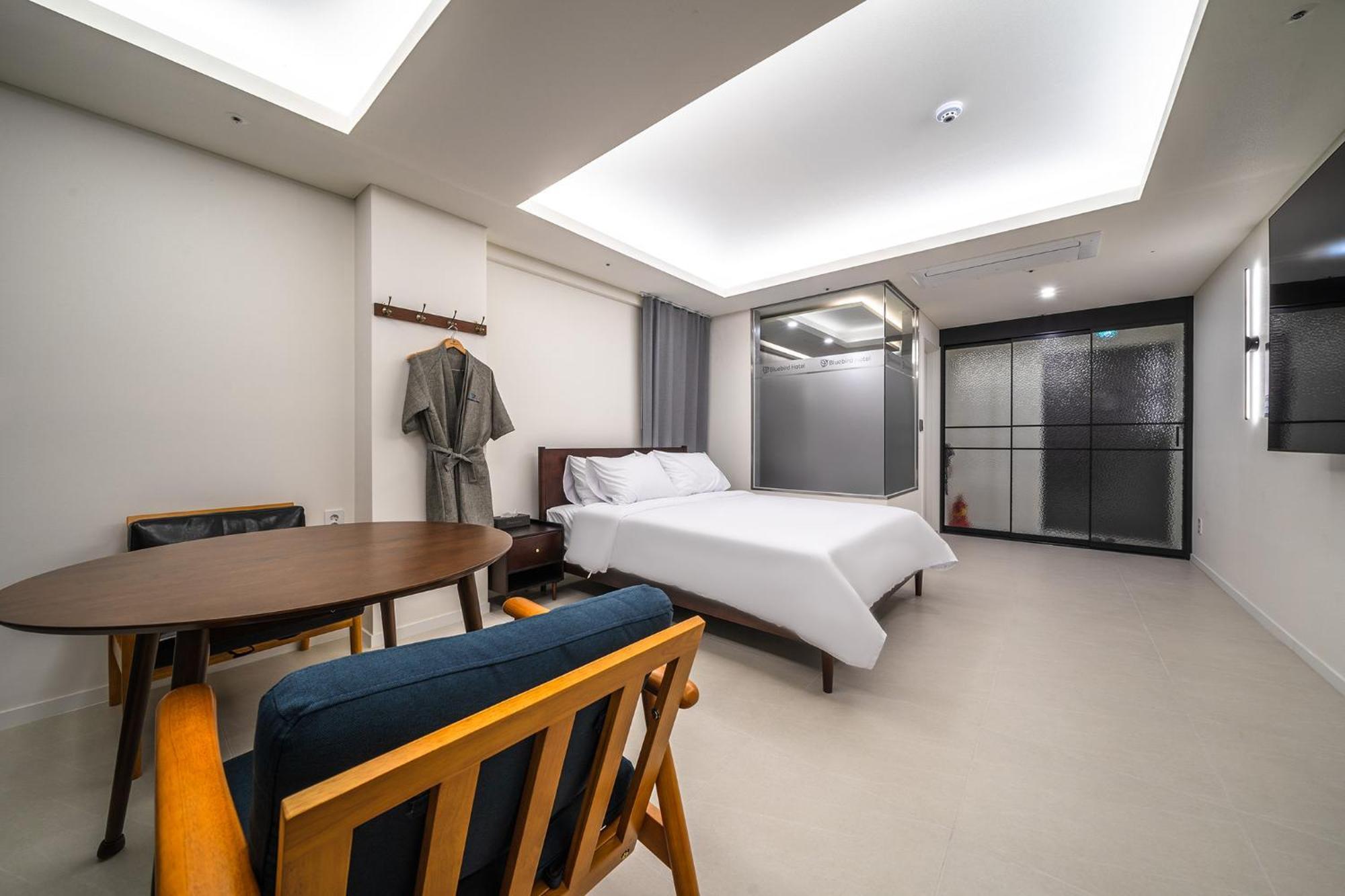 Bluebird Hotel Incheon Buitenkant foto