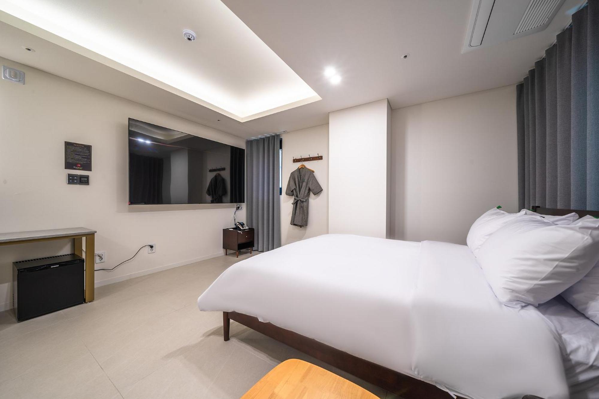 Bluebird Hotel Incheon Buitenkant foto