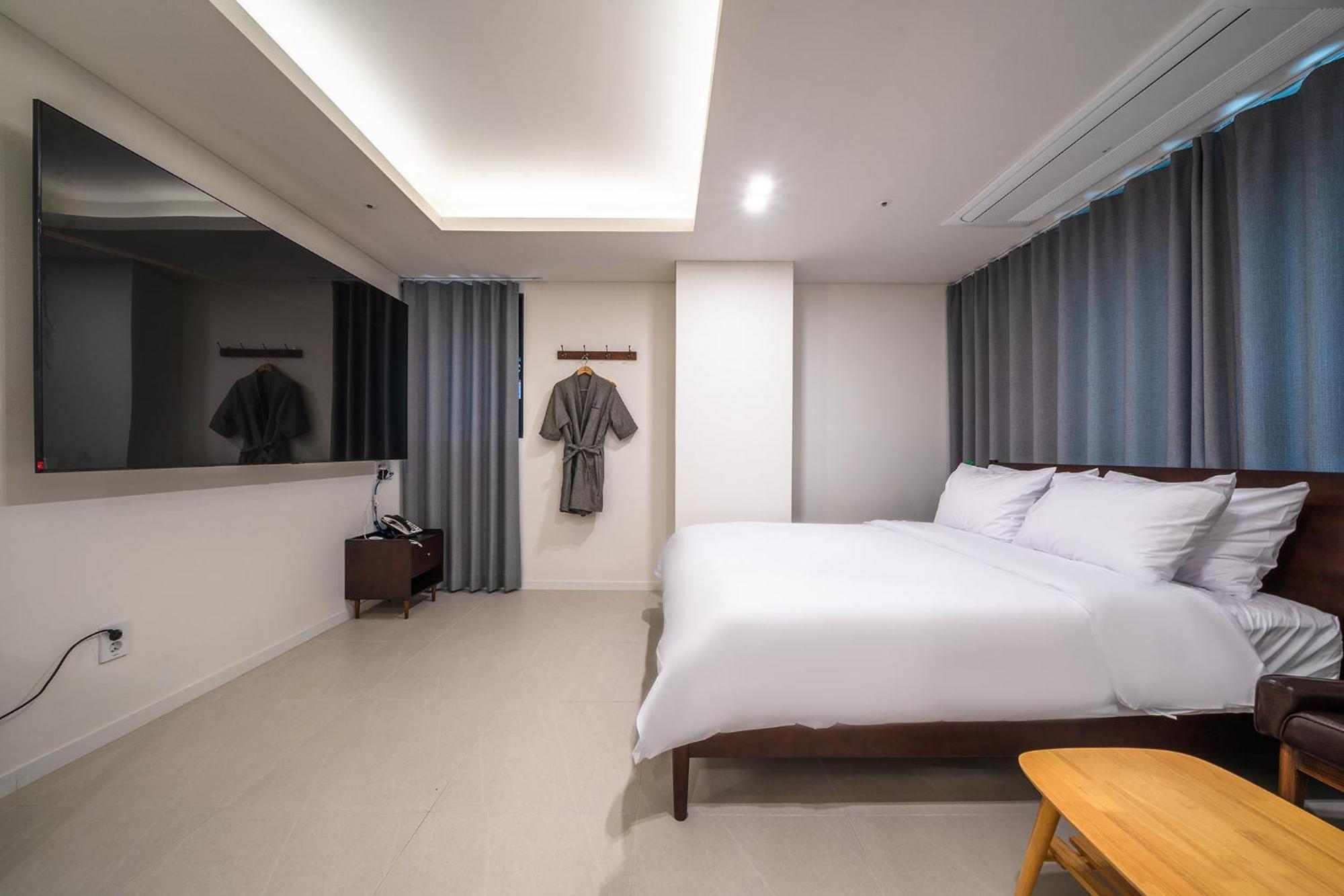 Bluebird Hotel Incheon Buitenkant foto