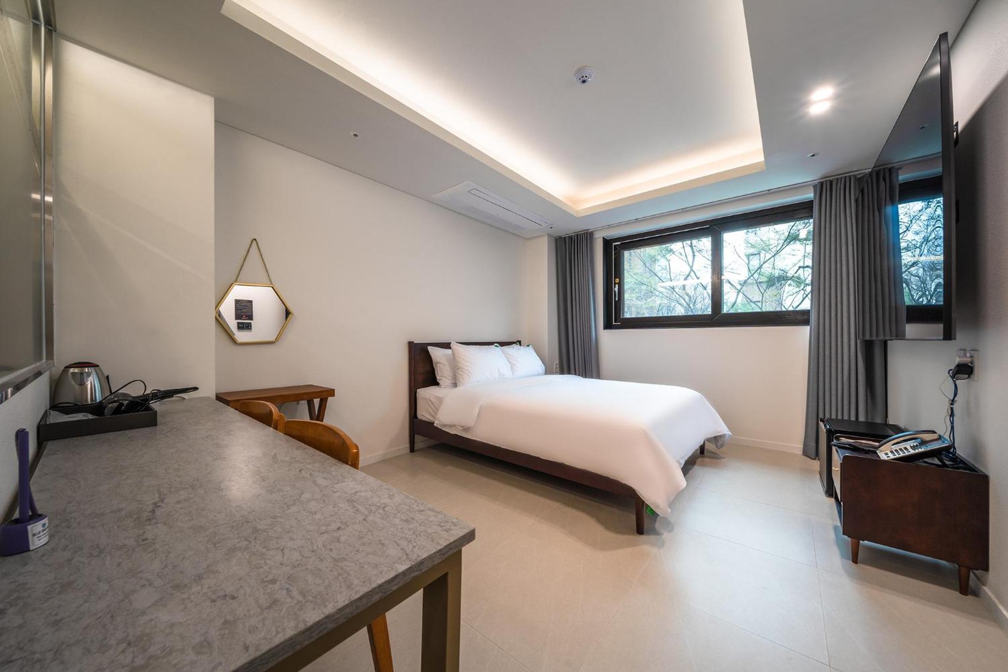 Bluebird Hotel Incheon Buitenkant foto