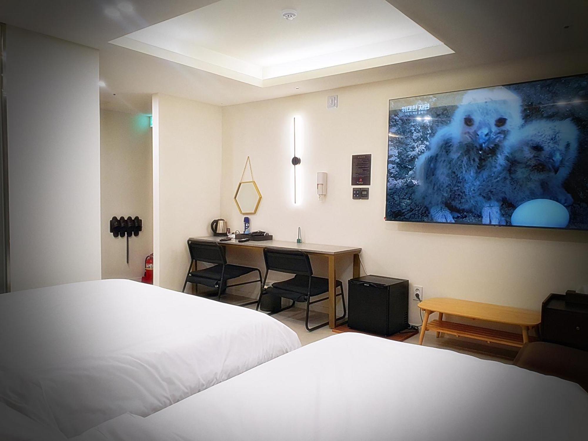 Bluebird Hotel Incheon Buitenkant foto